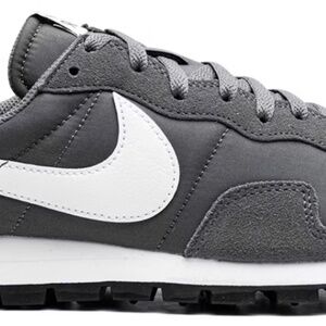 Nike Men's Air Pegasus 83 (NWOT): Size 8